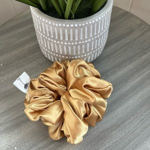 Jumbo Gold Scrunchy